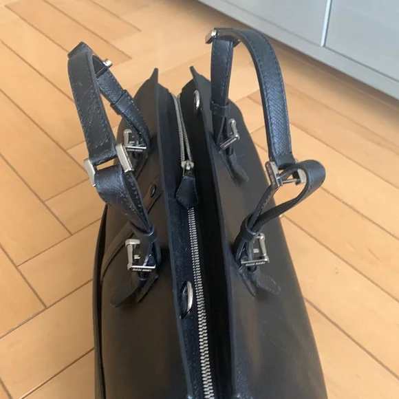 Giorgio Armani -top handle bag - black textured leather with silver hardware - Picture 3 of 9